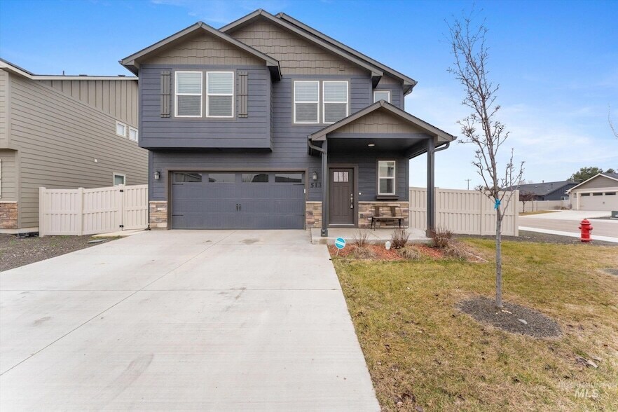513 Stanley Lake St in Middleton, ID - Foto de edificio