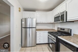 1016 Phillip Powers Dr in Laurel, MD - Building Photo