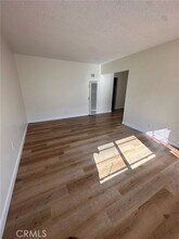 1114 N Mayfair Ave-Unit -B in Anaheim, CA - Foto de edificio - Building Photo