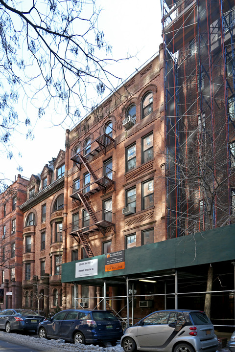 204 W 78th St in New York, NY - Building Photo