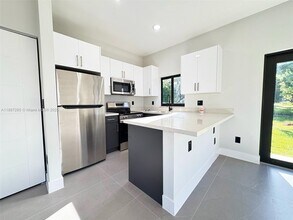 1005 SW 25th Ave in Fort Lauderdale, FL - Building Photo - Building Photo