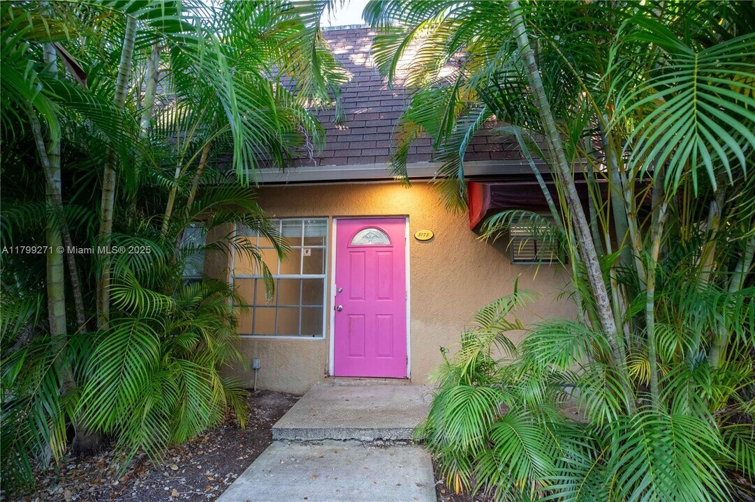 3173 Day Ave in Miami, FL - Building Photo