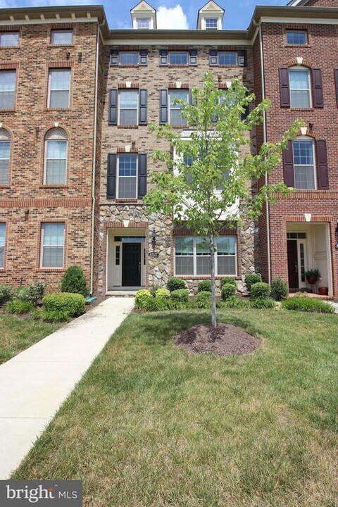 43127 Kendrick Square in Ashburn, VA - Building Photo