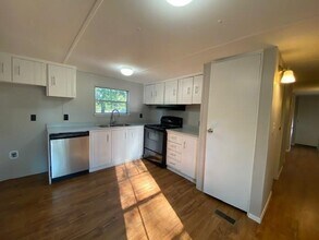 1058 E Owings St in Denison, TX - Building Photo - Building Photo