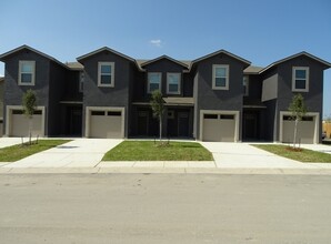 6327 Luglio Ln in San Antonio, TX - Building Photo - Building Photo