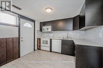 2238 Truscott Dr in Mississauga, ON - Building Photo - Building Photo