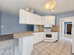 5712 Drummond Way in Naples, FL - Building Photo - Building Photo