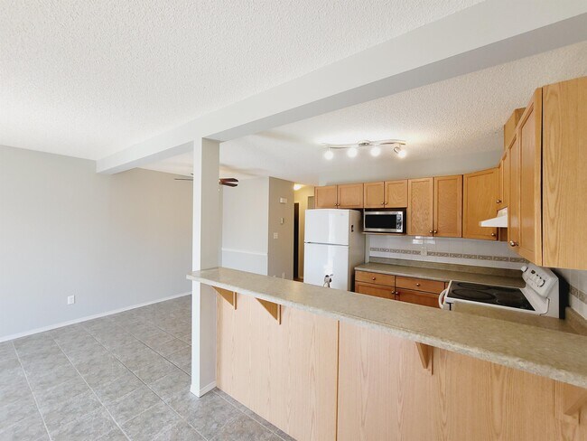 16345-1655A 55a St NW in Edmonton, AB - Building Photo - Building Photo