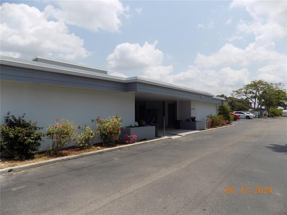 21287 Gertrude Ave in Port Charlotte, FL - Building Photo