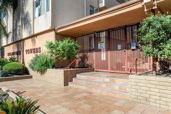 Shelbourne Towers in Encino, CA - Building Photo - Building Photo