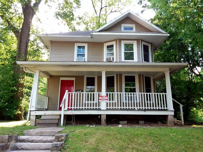 property at 803 N Lincoln St