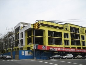 Novo 64 in Forest Hills, NY - Foto de edificio - Building Photo