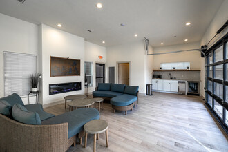 Plazzio Place Apartments in Wichita, KS - Foto de edificio - Interior Photo