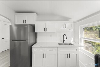 541 Savin Ave in West Haven, CT - Building Photo - Building Photo