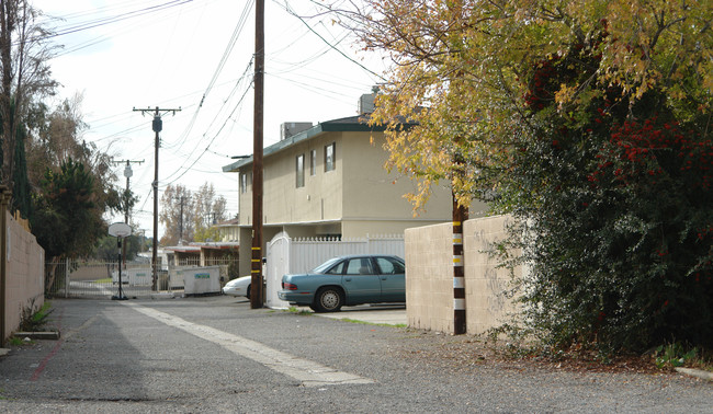 243 Sonora Dr in San Bernardino, CA - Foto de edificio - Building Photo