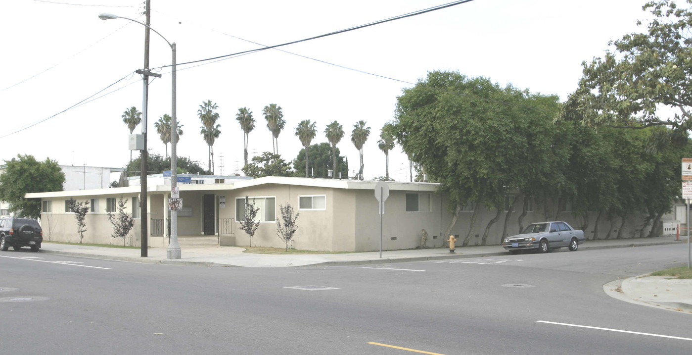 7029 Orange Ave in Long Beach, CA - Building Photo