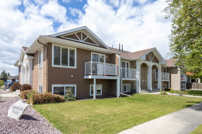 Gardiner Place in Red Deer, AB - Building Photo - Building Photo