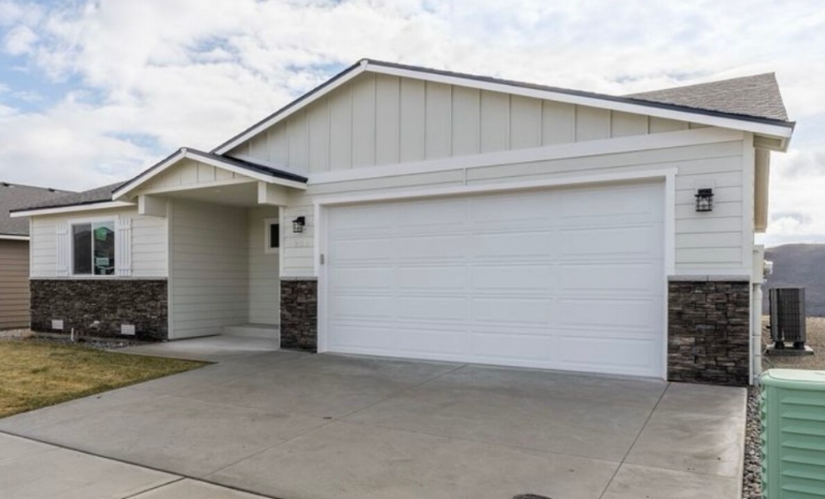 258 Emma Dr in Wenatchee, WA - Building Photo