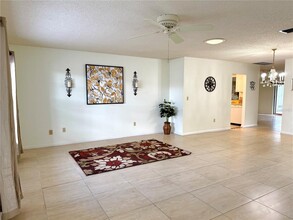 331 Club Mnr Dr in Sun City Center, FL - Building Photo - Building Photo