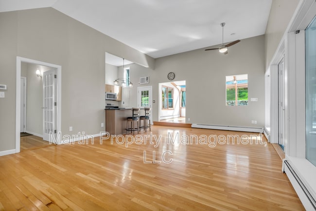 606A Springs Rd in Bedford, MA - Building Photo - Building Photo