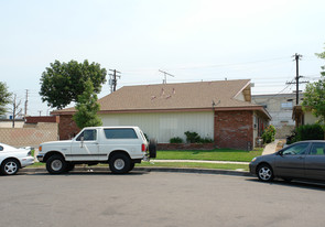 1041 N Shattuck Pl in Orange, CA - Building Photo - Building Photo