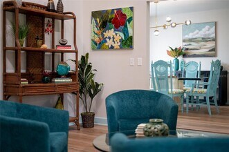 5005 Canterbury Dr in Sarasota, FL - Building Photo - Building Photo