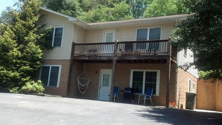 99 N Country Club Dr in Cullowhee, NC - Building Photo