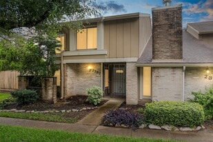 2387 Crescent Park Dr in Houston, TX - Building Photo