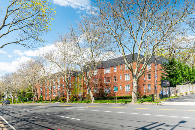 Horizon House in Great Neck, NY - Building Photo - Building Photo