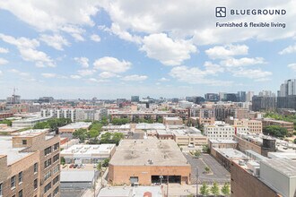 1035 W Van Buren St in Chicago, IL - Building Photo - Building Photo