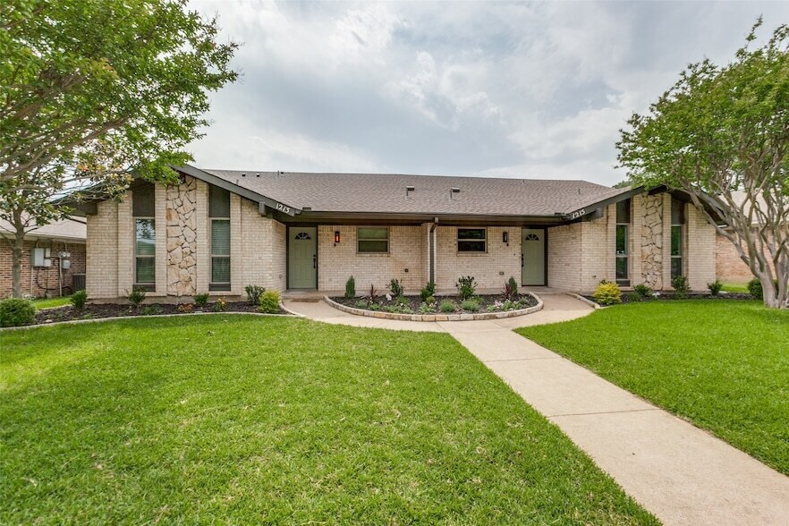 1213 Mill Valley Dr, Unit 1214 in Plano, TX - Building Photo