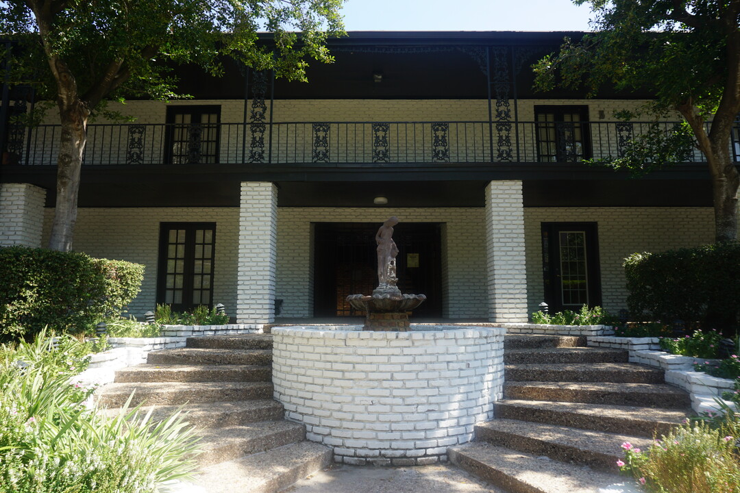 Fountains at Tanglewood in Houston, TX - Building Photo