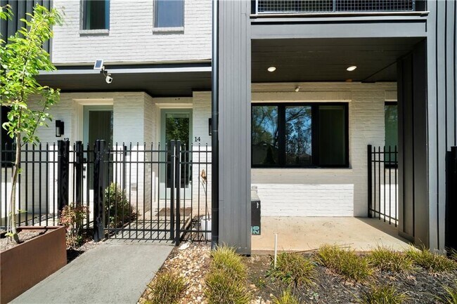 2347 Hosea L Williams Dr NE in Atlanta, GA - Building Photo - Building Photo