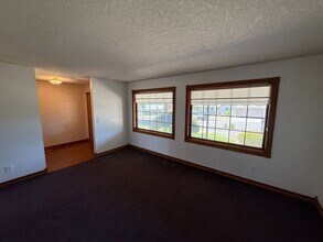 460 SE Conifer Pl in Sublimity, OR - Building Photo - Building Photo