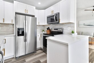 7335 10th Ave N in St. Petersburg, FL - Foto de edificio - Building Photo