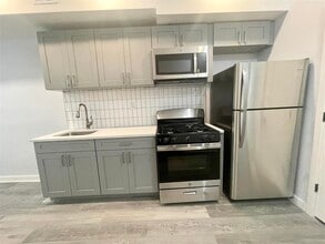 86 Sherman Ave in Jersey City, NJ - Building Photo - Building Photo