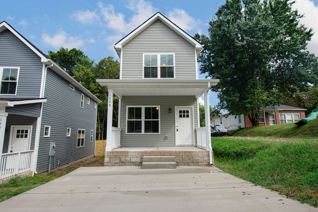 1209 Vine St in Clarksville, TN - Building Photo