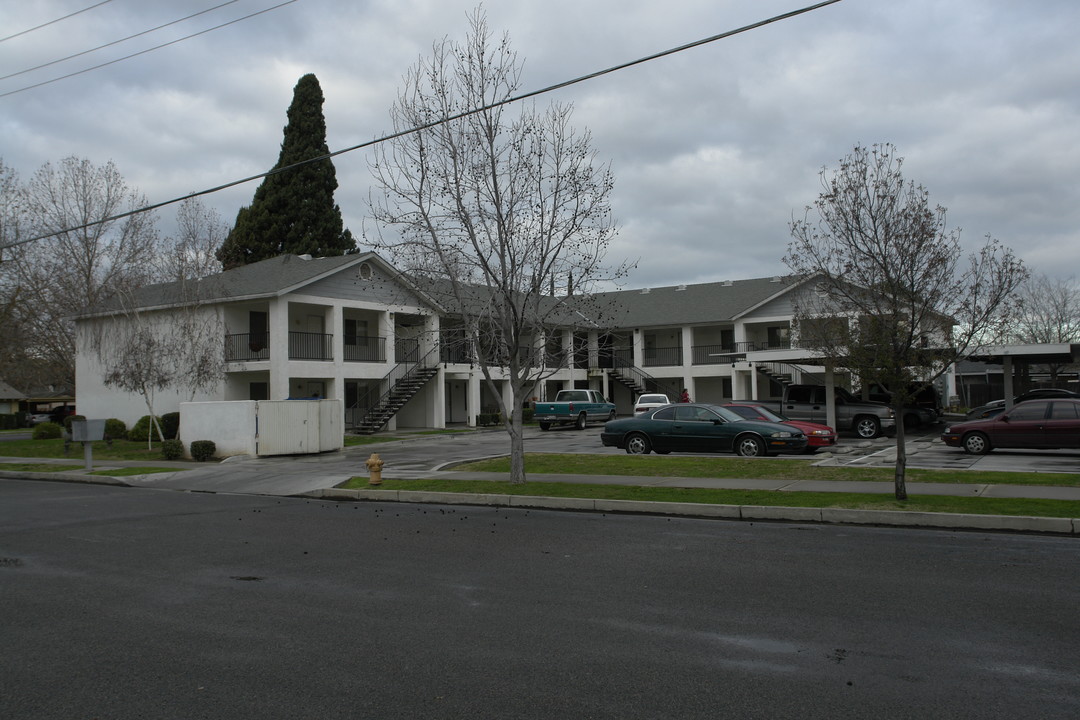 Cedarwood Apartments in Madera, CA - Foto de edificio