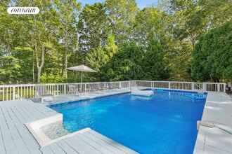5 Mountain Laurel Ln in Southampton, NY - Building Photo - Building Photo