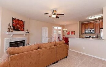 310 Primrose Ln in Chesapeake, VA - Foto de edificio - Building Photo