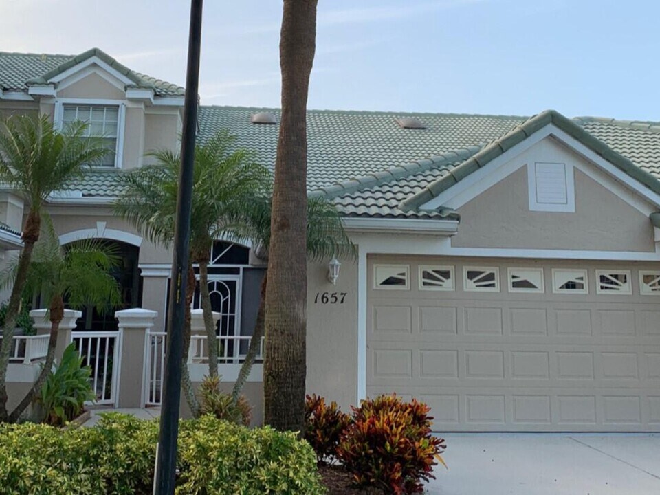 1657 SW Harbour Isles Cir in Port St. Lucie, FL - Building Photo
