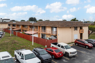 University Trail Condominium in Miami, FL - Building Photo - Primary Photo