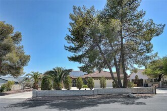6975 O'Bannon Dr in Las Vegas, NV - Building Photo - Building Photo