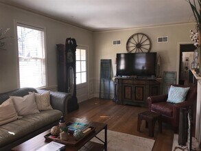 3922 Walnut Grove Rd in Memphis, TN - Building Photo - Building Photo