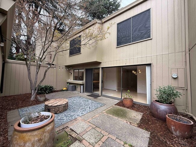 property at 1402 Commons Dr