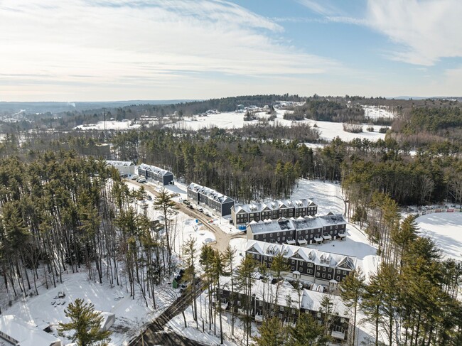 Bayberry Commons- 3 Bedroom 2.5 Bath Townh... in Rochester, NH - Foto de edificio - Building Photo