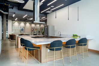 Emerald in Los Angeles, CA - Foto de edificio - Building Photo