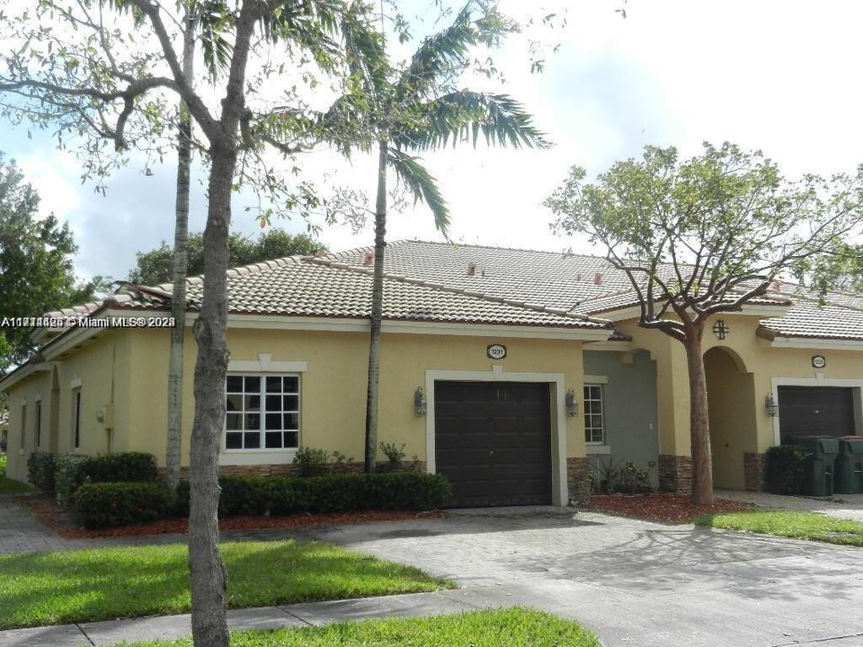 1231 NE 32nd Ave in Homestead, FL - Building Photo