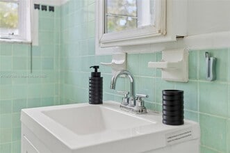 301 86th St in Miami Beach, FL - Foto de edificio - Building Photo