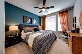 Bell Lakeshore in Austin, TX - Foto de edificio - Building Photo
